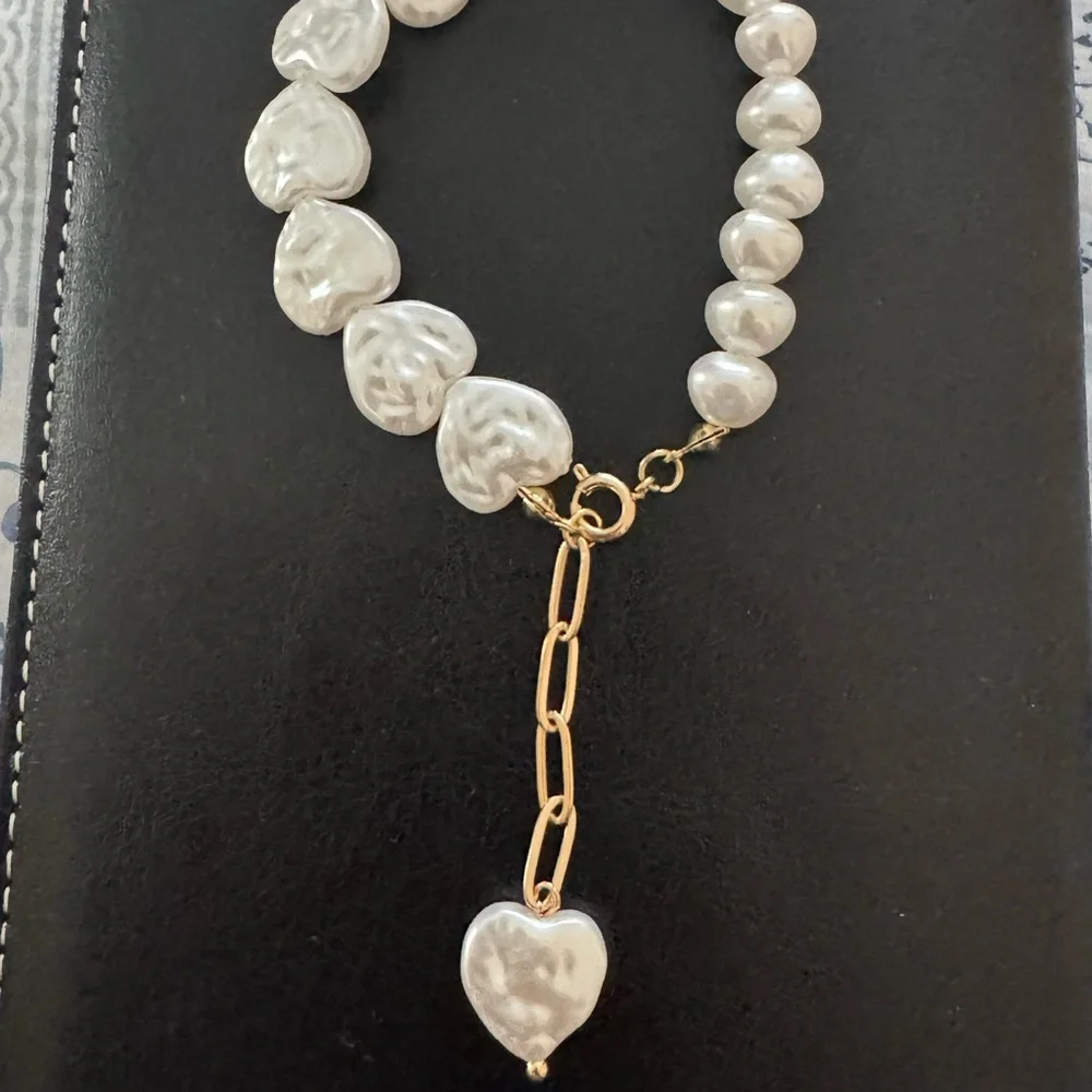 Elegant Heart Pearl Bracelet with Gold Accents